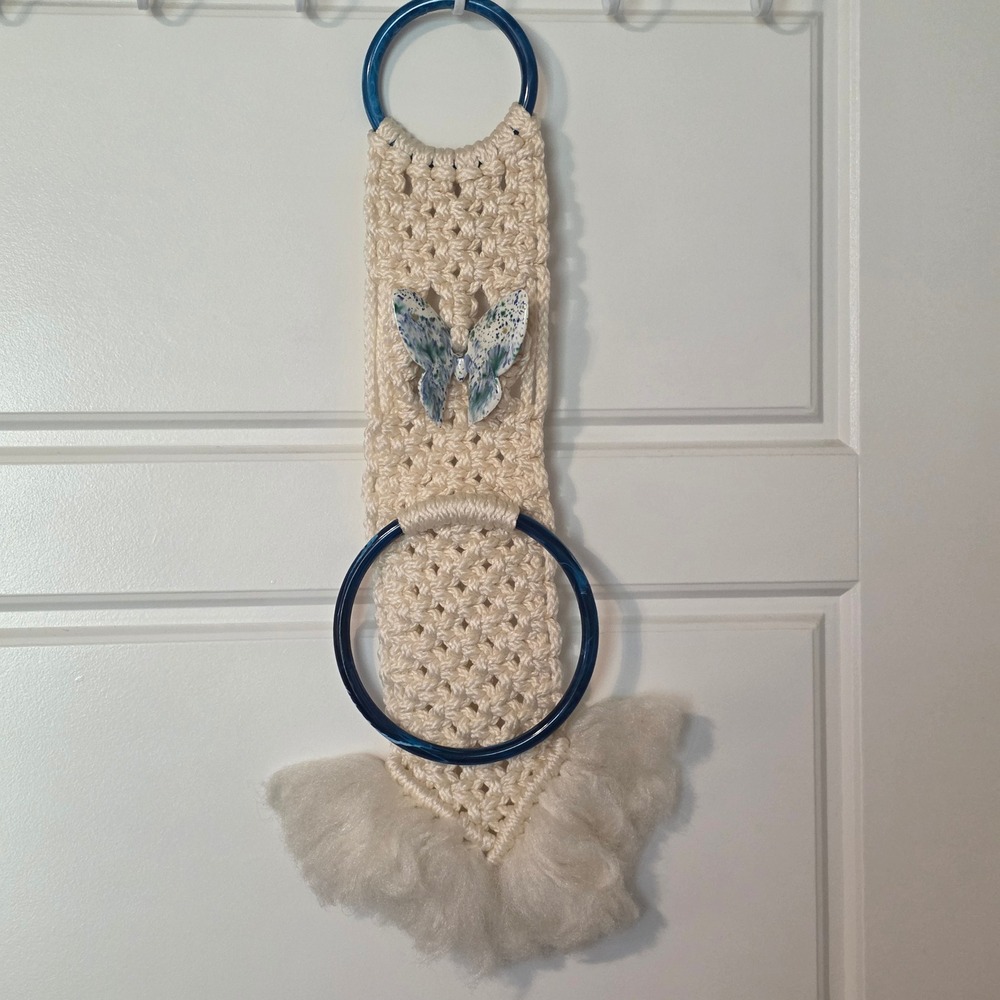 Vintage 70's‎ Boho Cream Macrame Towel Holder Butterfly 21" Acrylic Blue Hoops